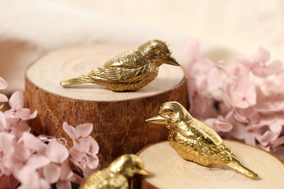 Vintage Birds Flying Humming Sparrow Gold Watching T Shirt Vintage Birds Flying Humming Sparrow Gold Watching T Shirt