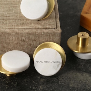 Weißer Marmor Messing Knäufe/Minimalist Schublade Knäufe/Custom Gravierte Garderobe Pulls/Küche Griffe/Kinderzimmer Griffe/Schrank Knäufe