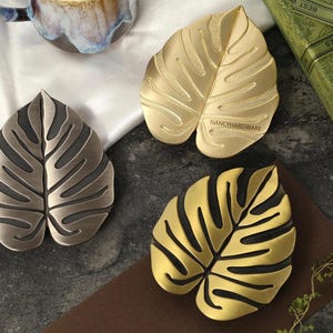 Monstera leaf  brass knobs and Pulls/Turtle Leaf Drawer handles/Custom Engraved Cabinet Pulls/Wardrobe Pull/offices Knob/Kitchen cafes knob