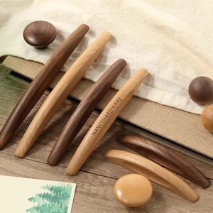 Poignées de tiroir en bois de hêtre et noyer poignées de placard/boutons de tiroir/poignées d&#39;armoire gravées personnalisées/penderie/boutons de cuisine en bois en bois