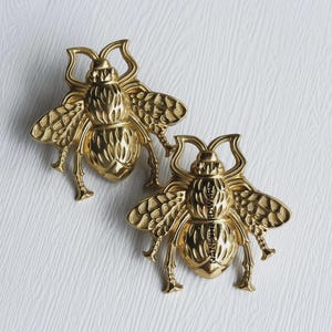 Solid brass bee knobs and Pulls/ Drawer Knobs/Custom Engraved Cabinet Pulls/Wardrobe Pulls/door handle/offices Knobs /restaurant handles