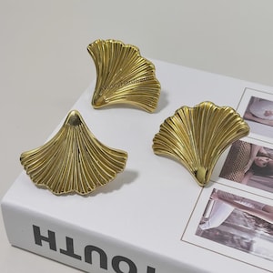 Pomelli e maniglie in ottone con foglie di ginkgo/maniglie per cassetti/maniglie per mobili con incisione personalizzata/maniglie per guardaroba dorate/maniglie per cucine di ristoranti/maniglie per porte
