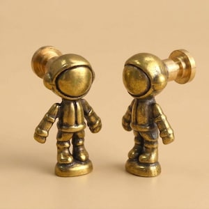 Spaceman Cabinet Knob, astronaut Drawer Pull,Furniture Handle,Kids Room Dresser Hardware boy room Decor,Nursery Cupboard  Handle