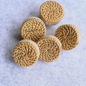 Bouton boho en rotin naturel pour armoire à tiroirs en rotin, meubles gravés sur mesure, tiroir en bois, bouton de meuble pour chambre de bébé, boutons d'approvisionnement bricolage