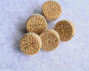 Bouton boho en rotin naturel pour armoire à tiroirs en rotin, meubles gravés sur mesure, tiroir en bois, bouton de meuble pour chambre de bébé, boutons d'approvisionnement bricolage