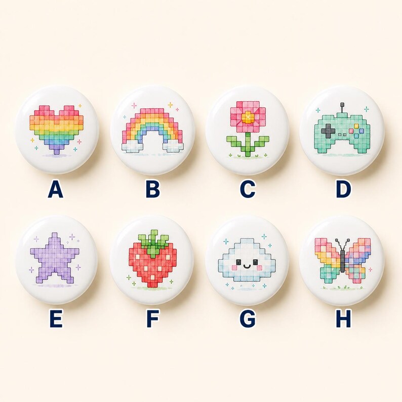 Pode incluir: Oito bot&otilde;es circulares brancos rotulados de A a H, cada um apresentando um design colorido de pixel art: um cora&ccedil;&atilde;o arco-&iacute;ris, um arco-&iacute;ris, uma flor rosa, um controle de jogo verde, uma estrela roxa, um morango, uma nuvem sorridente e uma borboleta.
