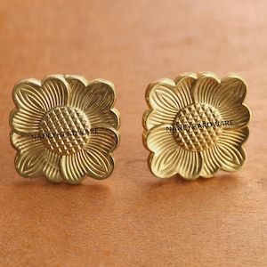 Sunflower brass knobs and Pulls/Flower Drawer Knobs/Custom Engraved Cabinet Pulls/Wardrobe handles/Desk Knobs /kitchen handles/Dresser knobs
