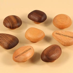 Boutons triangulaires ronds ovales carrés en bois, poignées de commode en bois de hêtre noyer, boutons de tiroir en bois massif gravés sur mesure, poignées d'armoire, poignée de cuisine