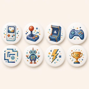 Può includere: Un set di otto bottoni circolari bianchi con illustrazioni colorate di icone di giochi retrò, tra cui una console portatile, un joystick, un cabinato arcade, un controller, un labirinto, un robot, un fulmine e un trofeo dorato.