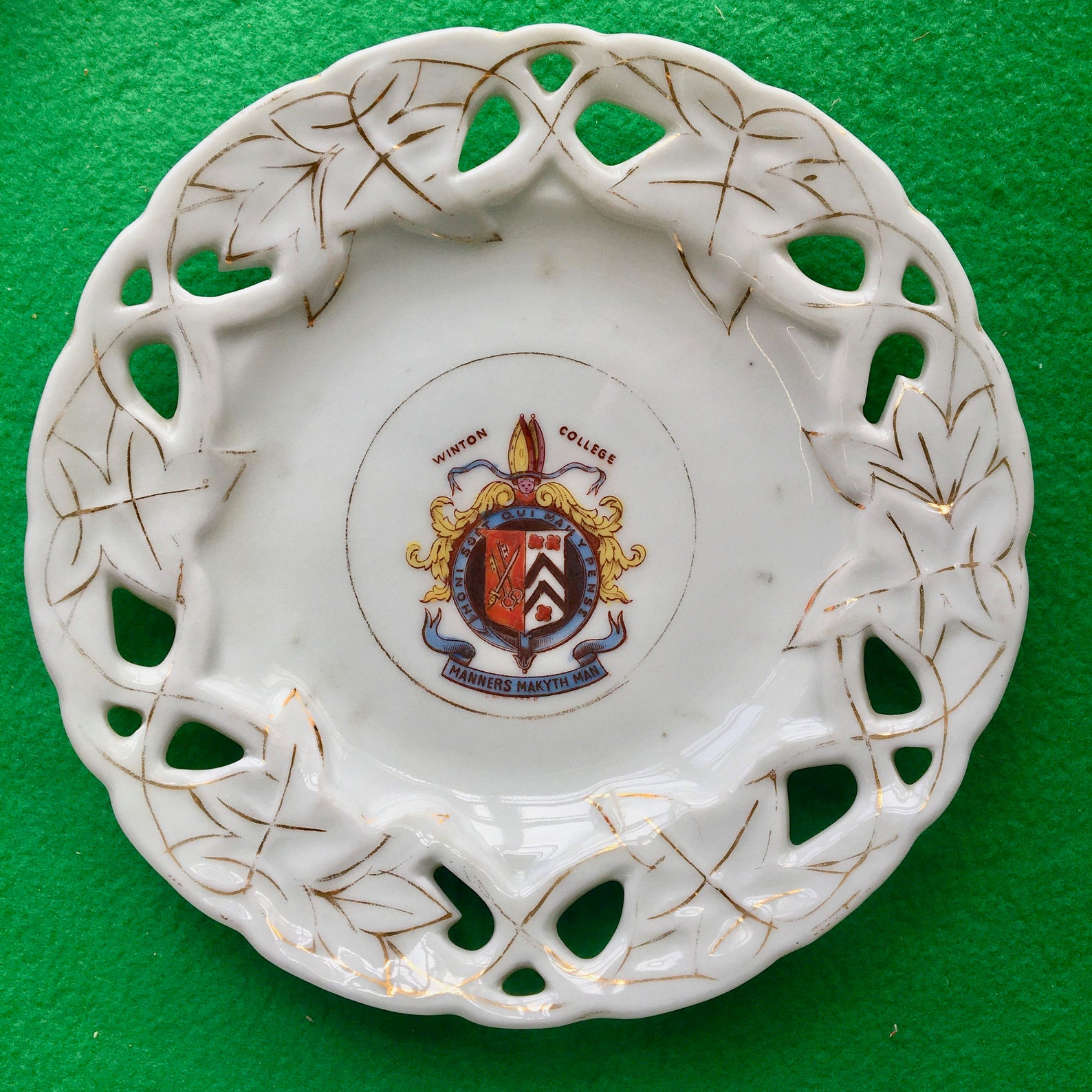 A Pair of Vintage Pierced Lace Ribbon Plates With Coat of Arms Etsy