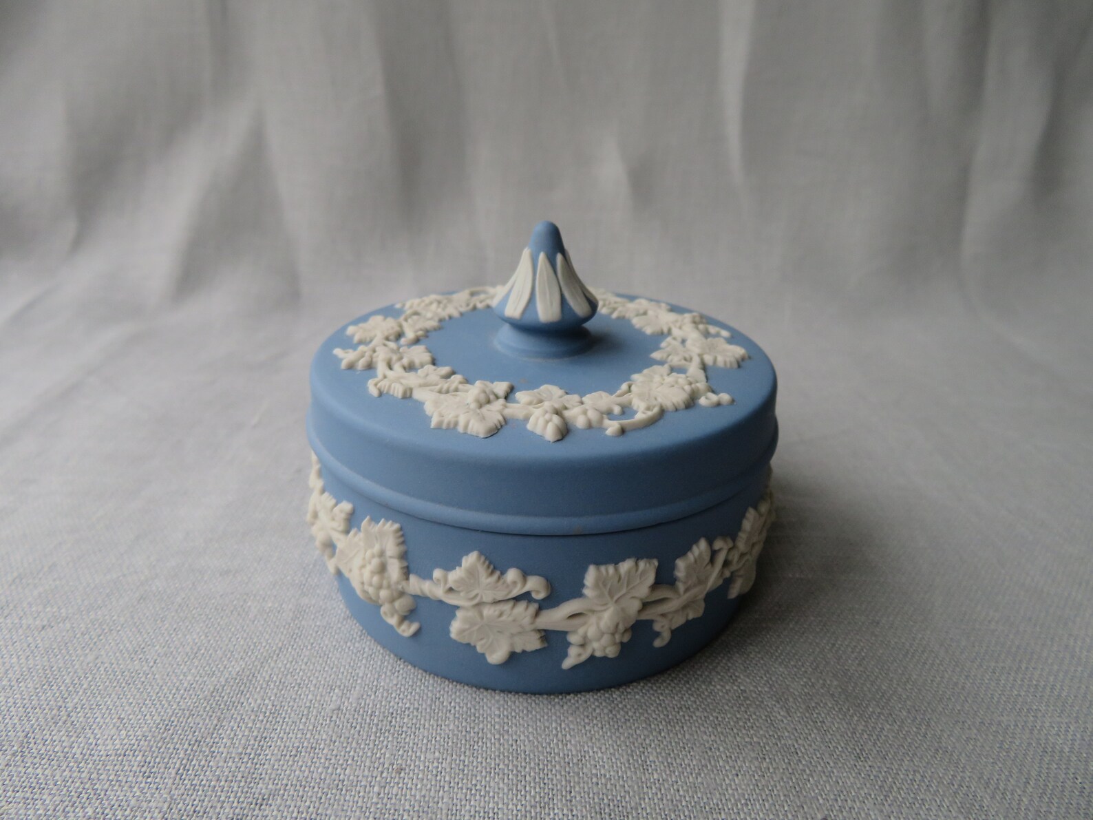 Vintage Wedgwood Jasperware Trinket Box With Grape Vine Detail
