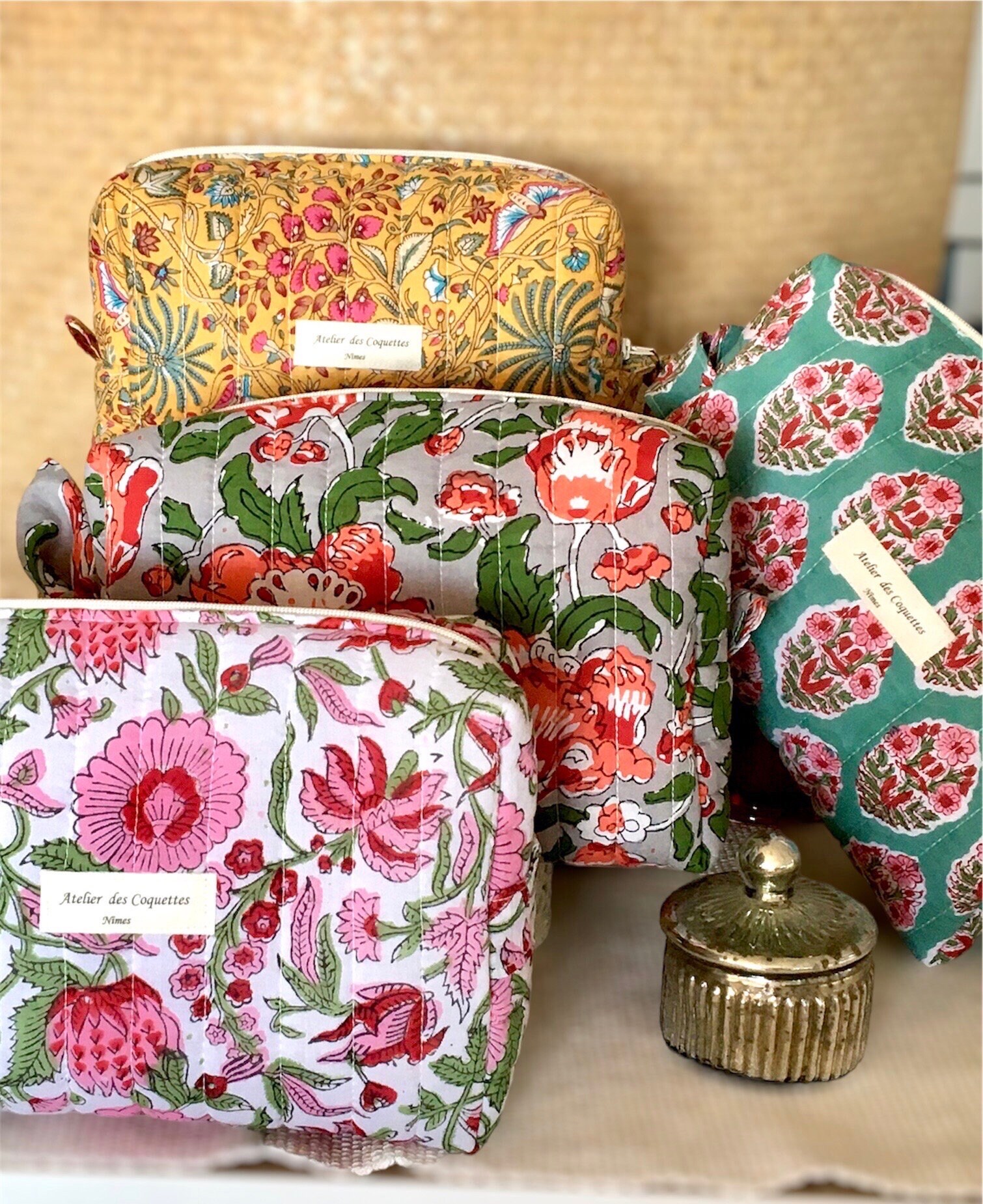 Trousse beauté rouge élégante pour un look irrésistible