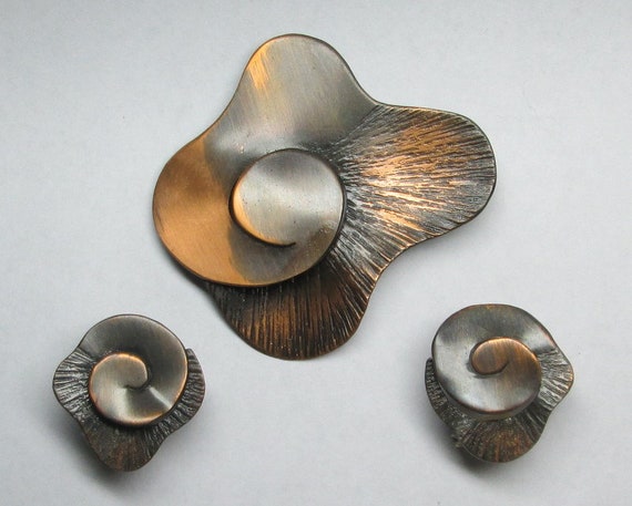 Winifred Mason copper pin / brooch and matching ea