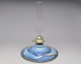 Bill Campbell pottery oil lamp with glass globe (2278+5)