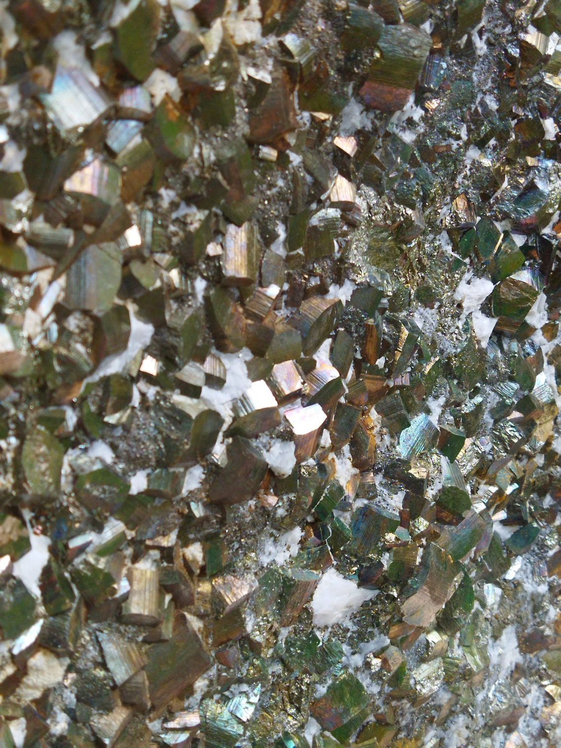 Raw Rainbow Pyrite Stone. 55 KG 250000 Karat.48x30x15cm