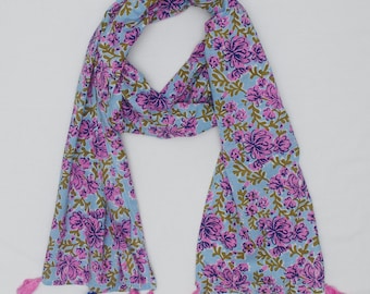 Schals für Frauen, Damen Accessoires, Botanischer Schal, Baumwollschal in Pastell blau lila floral mit Tussle, weicher Schal