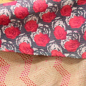 Vintage Kantha Quilt Atemberaubende rote Blumen & Rosa Chevron Indische Kantha Decke Tagesdecke,recycelte Sarees Decke,Bettwäsche,Überwurf,Handgemachtes Geschenk Bild 5