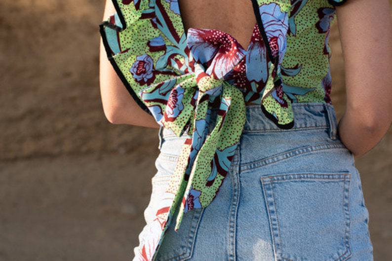 with ruffles and back to the air Ethnic top in wax