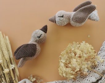 L'oiseau des champs - Patron crochet PDF disponible en français et en anglais