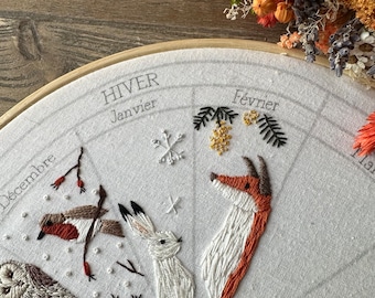 Patron de broderie mois de février - calendrier de l'année à broder : les saisons, hiver renard