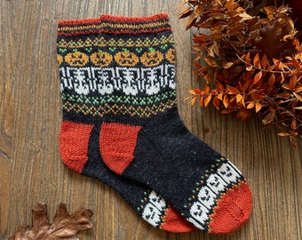 Trick or treat socks - Pdf knitting pattern colorwork, pumpkin skeleton ghost halloween