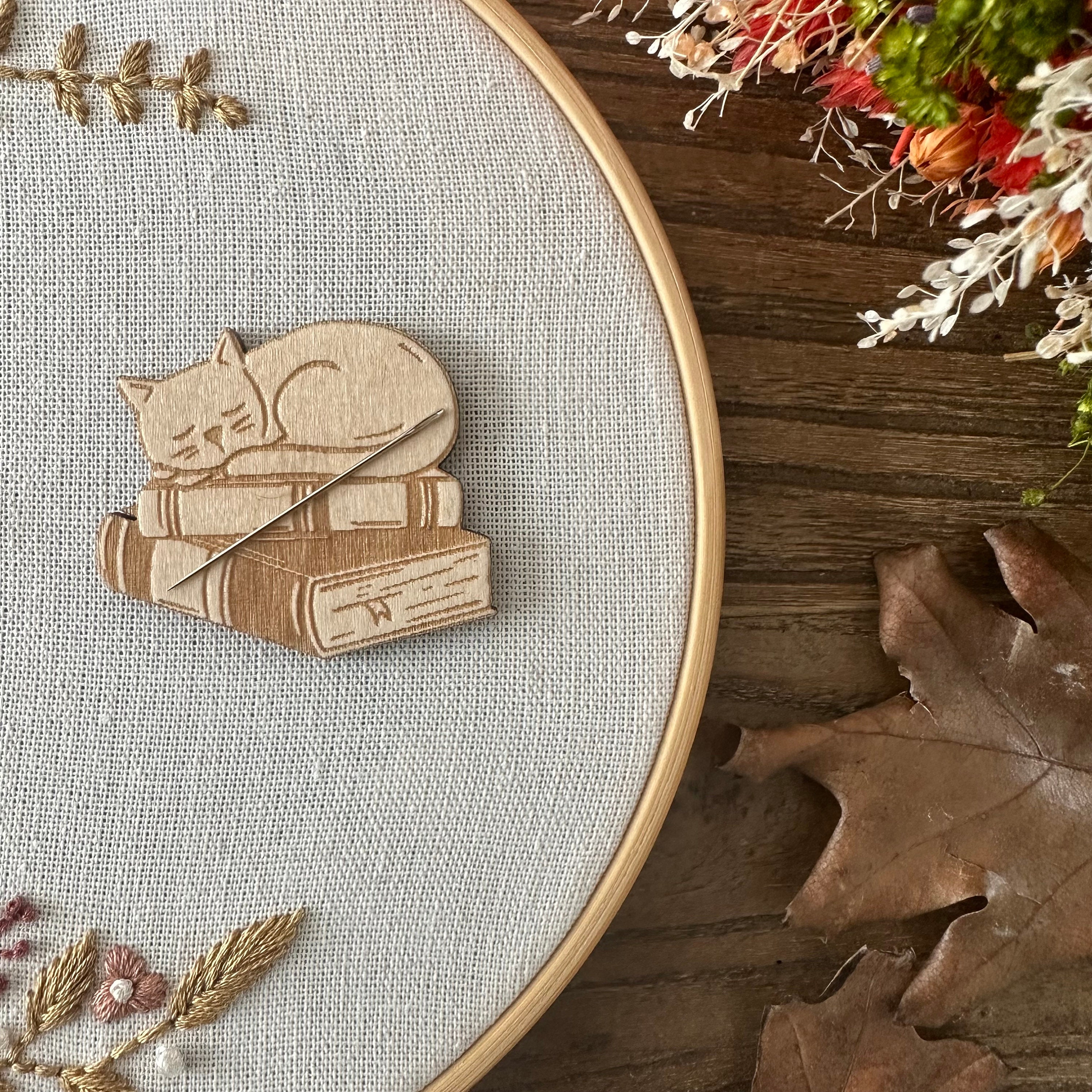 Needle Minders – Kitty With A Cupcake
