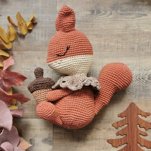 My cuddly squirrel - Crochet pattern PDF in english (US terms) French