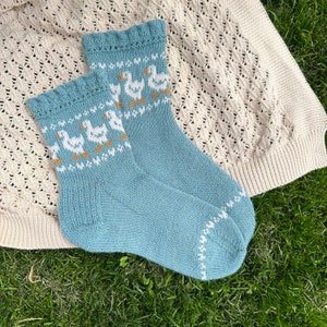White goose socks - Pdf knitting pattern colorwork, spring summer bird lace