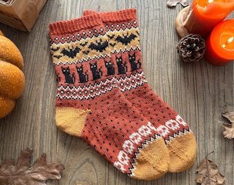 Spooky season socks - Pdf knitting pattern colorwork, black cat bat skeleton skull halloween