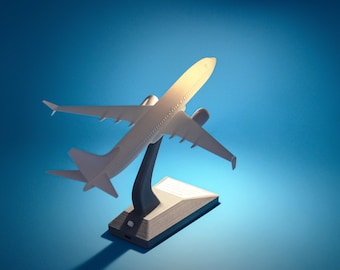 Boeing B737 Airplane Model Desk Lamp: Personalized Pilot Gift