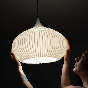 Lámpara colgante ovalada color beige escandinavo / Elegante lámpara colgante a rayas con juego de accesorios de techo