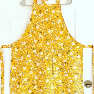 Yellow Floral Apron, Women’s Aprons, Women’s Gift, Kitchen Wear, aprons, Flower Aprons, White and Yellow, Yellow Apron, Gifts, Overclothes
