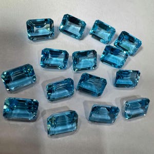 Emerald Cut Swiss Blue Topaz Gemstone: AAA Quality, 7x9mm