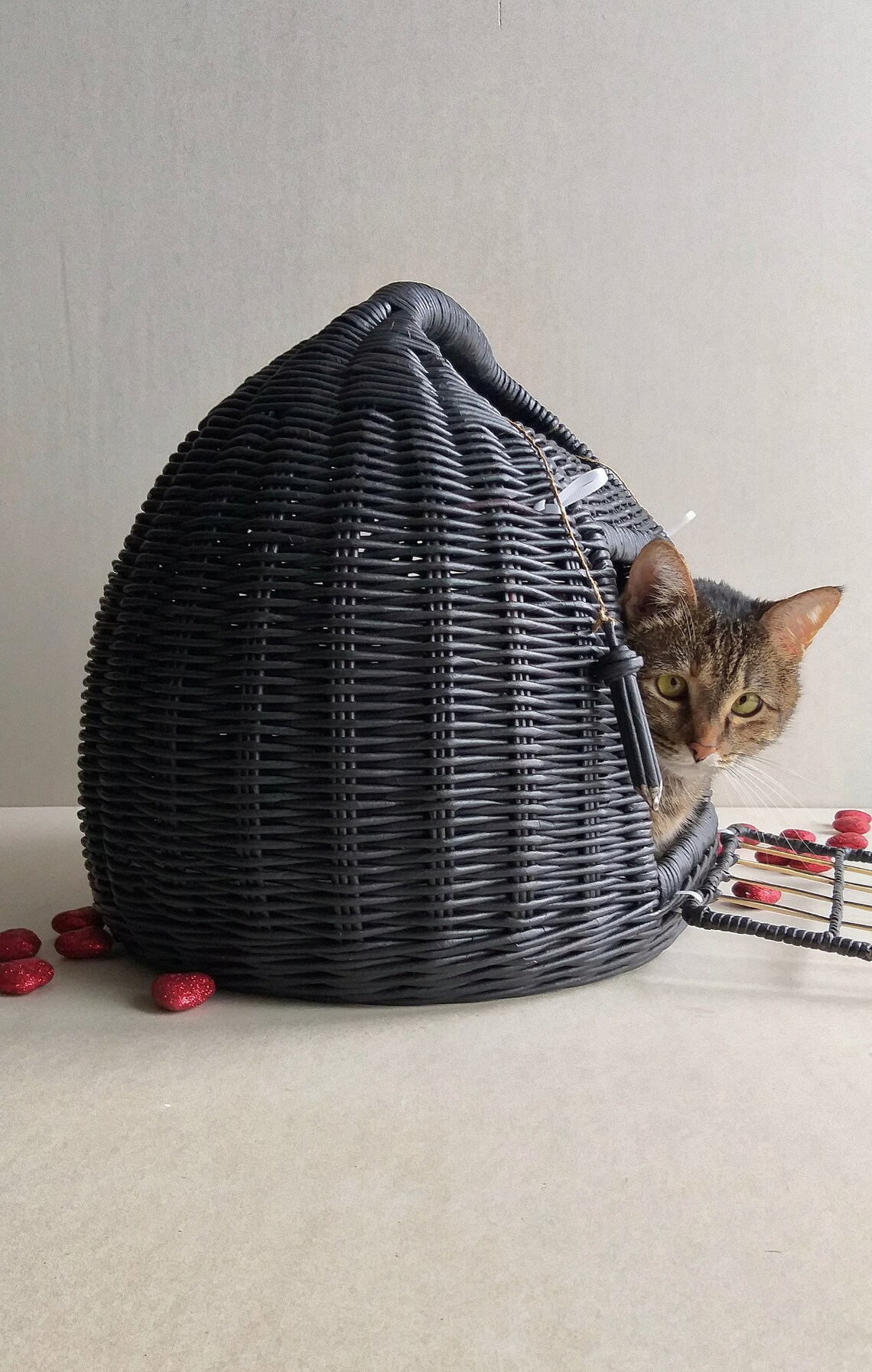 Wicker cat carrier. It can serve as a bed for your pet . The Etsy