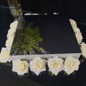 Alzata per torta quadrata con specchio, altezza 2 pollici, con rose bianche, alzata per torta quadrata con lati in strass, alzata per torta quadrata in argento per matrimonio