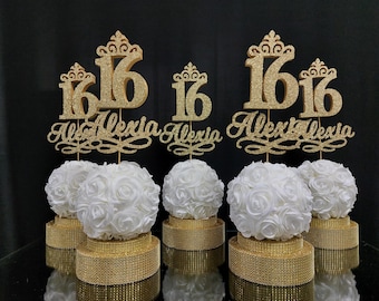 Centro de mesa para quinceañeras, centro de mesa para quinceañeras, centro de mesa para quinceañeras, bola blanca de rosas, decoración personalizada para mesa de quinceañeras.
