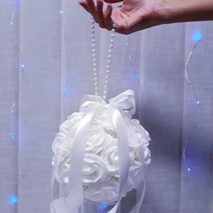 White wedding pomander, flowers ball, roses ball for wedding, flower kissing ball, white roses pomander, wedding bridesmaid flowers