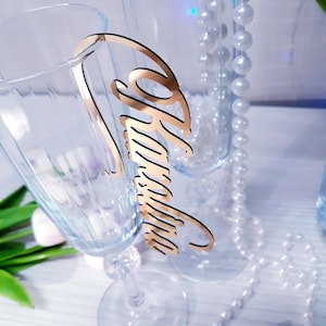 Custom wedding place cards, wine name charm, acrylic drink tags, personalized glass decor, wine glass nametags, gold name place card