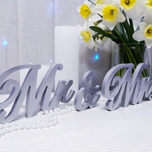 Placas de mesa de Sr. e Sra., Sr. e Sra., placa de mesa de namorados, placa de mesa de madeira de Sr. e Sra., letras de Sr. e Sra., decoração de mesa de casamento, placas de casamento