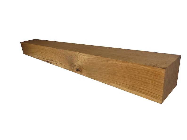 Puede incluir: Una estanter&iacute;a de madera r&uacute;stica hecha de madera reciclada. La estanter&iacute;a es de color marr&oacute;n claro y tiene un aspecto natural y sin terminar. Es perfecta para a&ntilde;adir un toque de estilo r&uacute;stico a cualquier habitaci&oacute;n.