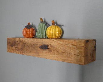 Estantería de roble macizo aceitada "Oak Vision": la belleza atemporal de una estantería de roble macizo como decoración de pared de 50 cm.