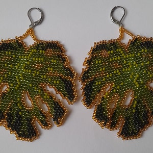 Boucles d&#39;oreilles perlées feuille de Monstera, grandes boucles d&#39;oreilles feuille, cadeau pour amoureux des plantes, boucles d&#39;oreilles feuille verte