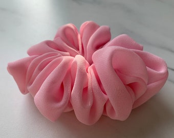 Scrunchie | Crêpe | Roze | 10cm | Getextureerde crêpe scrunchy | Chouchou