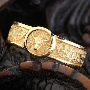 Anillo de oro de 10 quilates con forma de toro Tauro, anillo de compromiso de oro macizo, anillo con motivos de lirio y cruz, anillo con sello de cabeza de toro para hombre, regalo conmemorativo para él