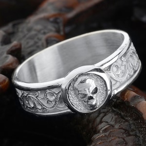 Sterling Silver Skull Band Ring, Handmade Mens Engagement Ring, Unique Ring for Man, Shiny Silver Skull Signet Ring, Memorial Gift for Him