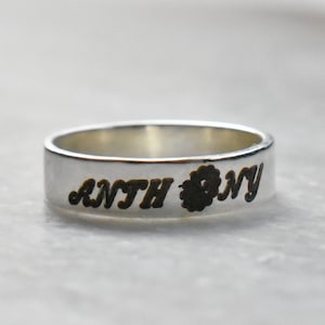 Anel de empilhamento delicado com nome, anel de prata esterlina 925, anel de banda magro gravado personalizado, anel com nome personalizado mínimo, anel empilhável