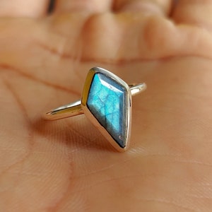 Natural Labradorite Ring, Kite Stone Ring, Women Ring, 925 Solid Sterling Silver Ring, Flashy Labradorite Rings, Boho Handmade Jewelry