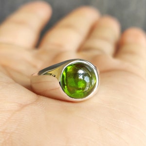 Mens peridot signet ring hotsell