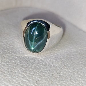 Anillo de sello ovalado con zafiro estrella verde esmeralda, anillo de plata de ley 925, anillo vintage único con esmeralda, anillo bohemio con estilo esmeralda.