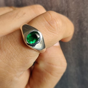 Oval Emerald Silver Signet Ring, 925 Sterling Silver Ring, Emerald Signet Ring, May Birthstone Ring, Adjustable Emerald Ring, Gifts for Mom